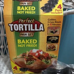 Bundle tortilla pans set of 3 new vintage reindeer , Virtual reality I F X  new